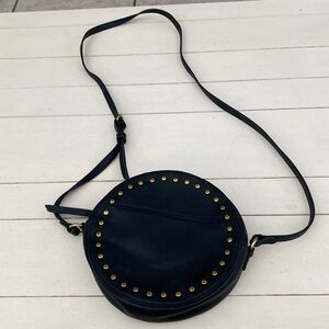 Universal Thread round shoulder bag. Shoulder strap is adjustable